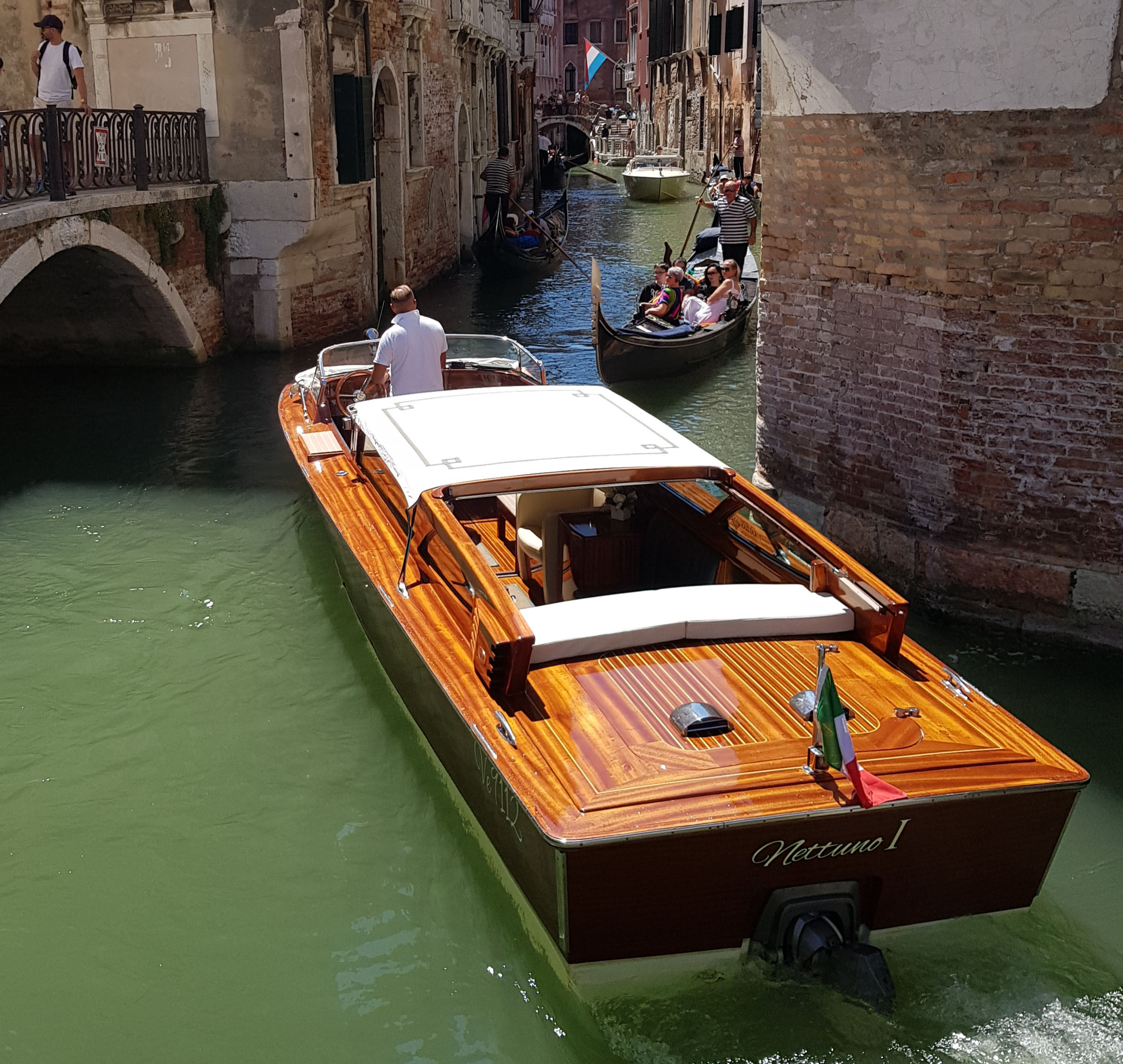 Venice: the romantic city of the Murano mirrors